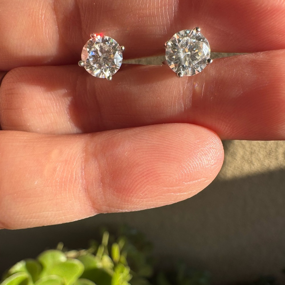 Sparkling Solitaire Moissanite Studs Earrings 1 ct